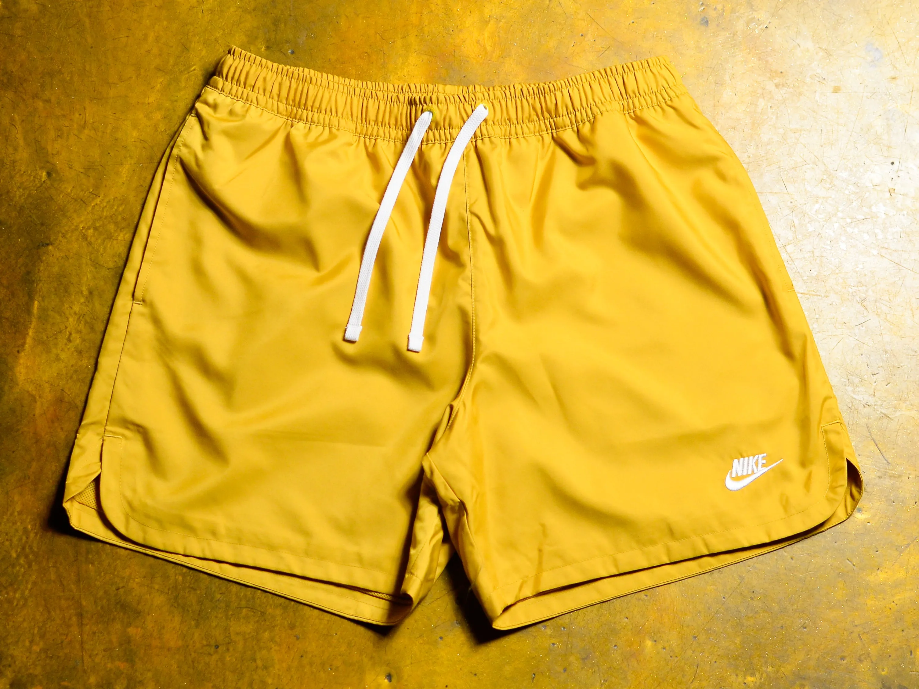 Nike Sportswear Essentials Woven Lined Flow Shorts - Wheat Gold / White