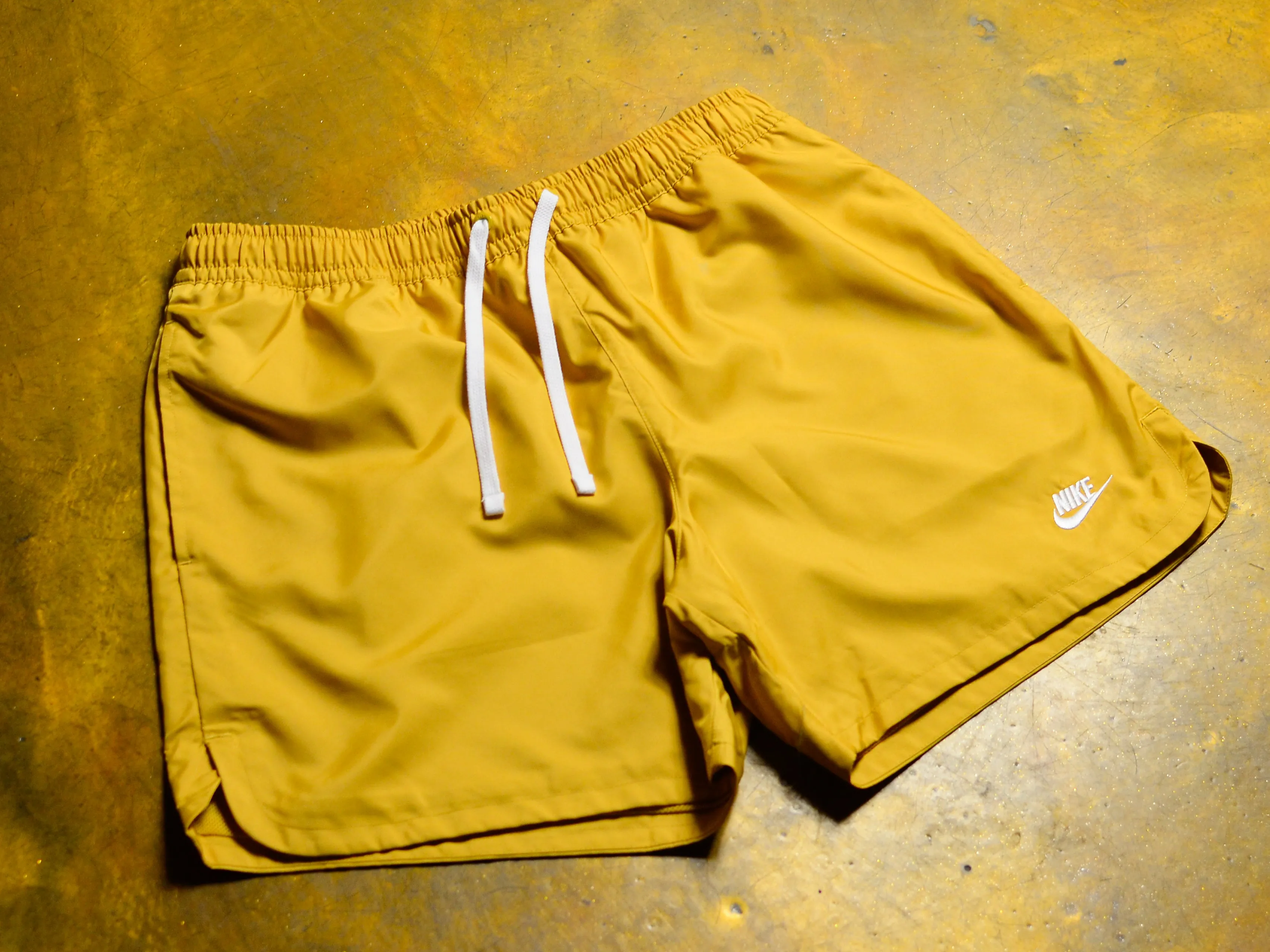 Nike Sportswear Essentials Woven Lined Flow Shorts - Wheat Gold / White