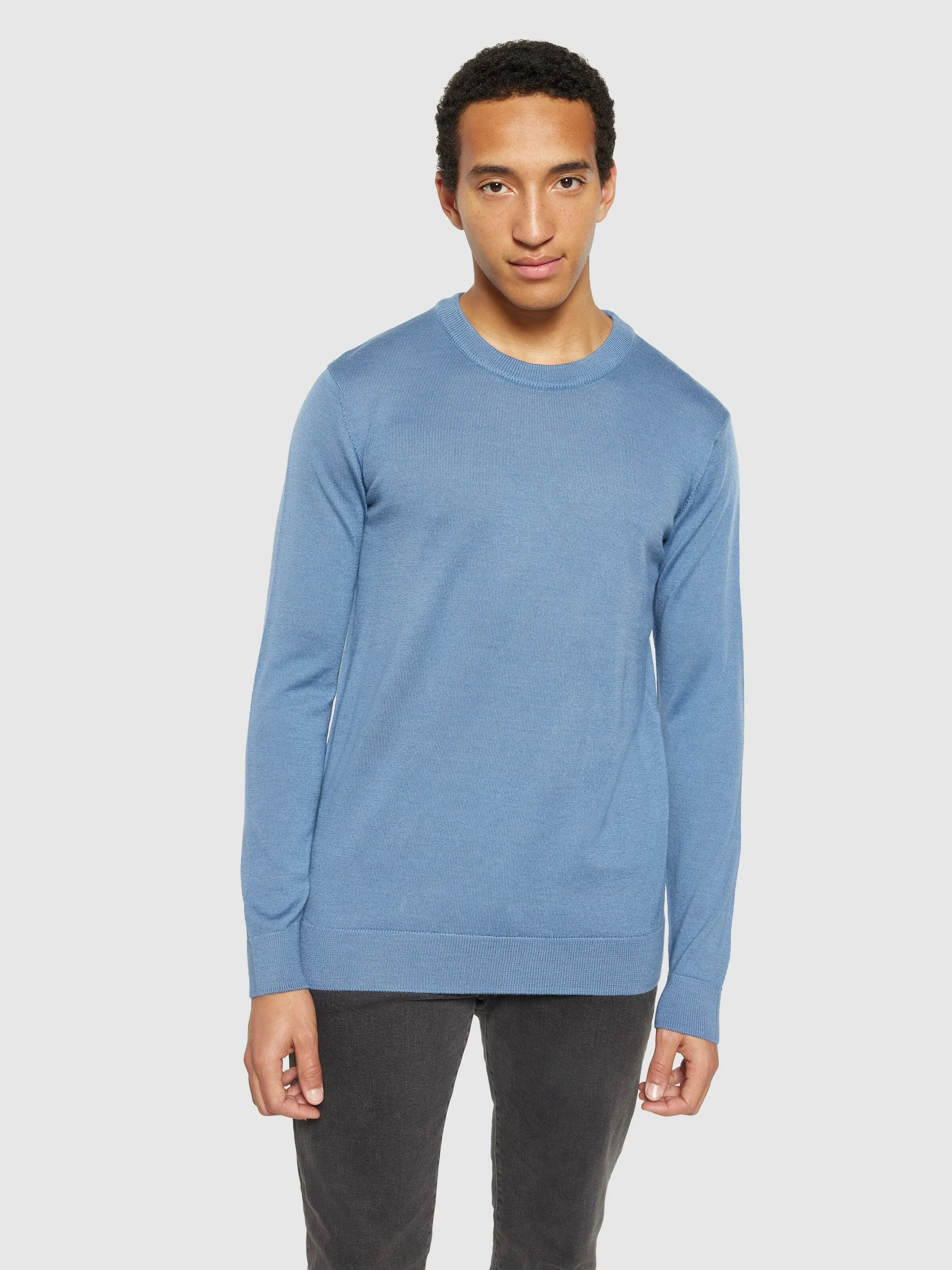 Regular merino knit crew neck